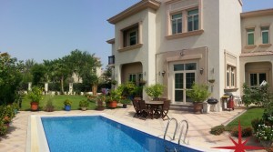 Jumeirah Islands – Upgraded to Open Plan Style, 4 bedroom Villa – Built on Large Corner Plot of 11,000 Sq-Ft, Built up area 5,400 Sq-Ft Jumeirah Islands – Upgraded to Open Plan Style, 4 bedroom Villa – Built on Large Corner Plot of 11,000 Sq-Ft, Built up area 5,400 Sq-Ft